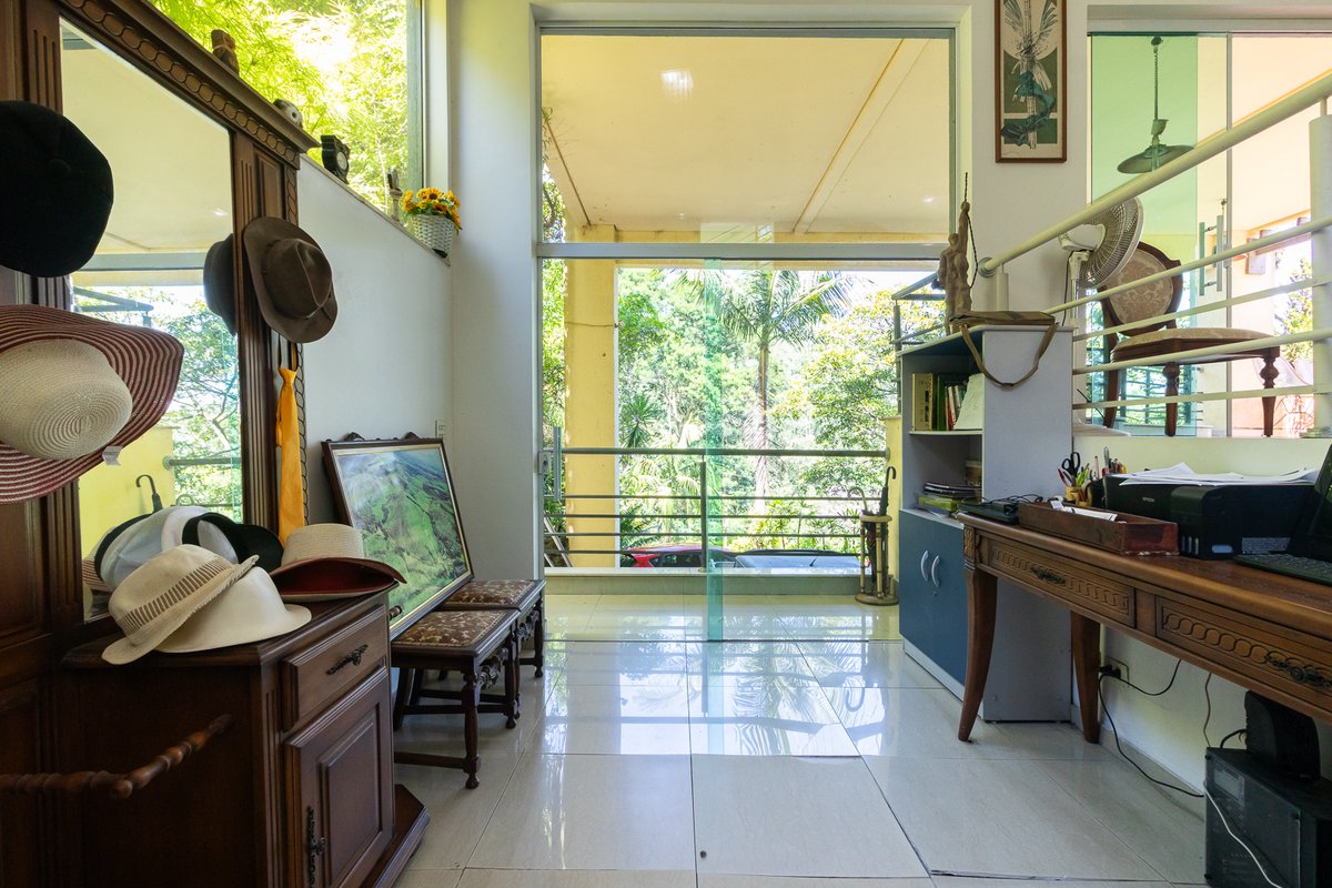 Foto 2 de Venda · Casa com 4 suítes