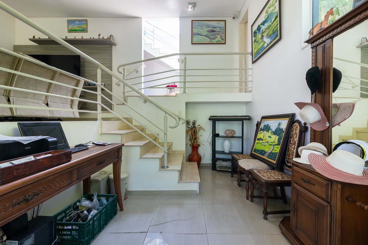 Foto 3 de Venda · Casa com 4 suítes