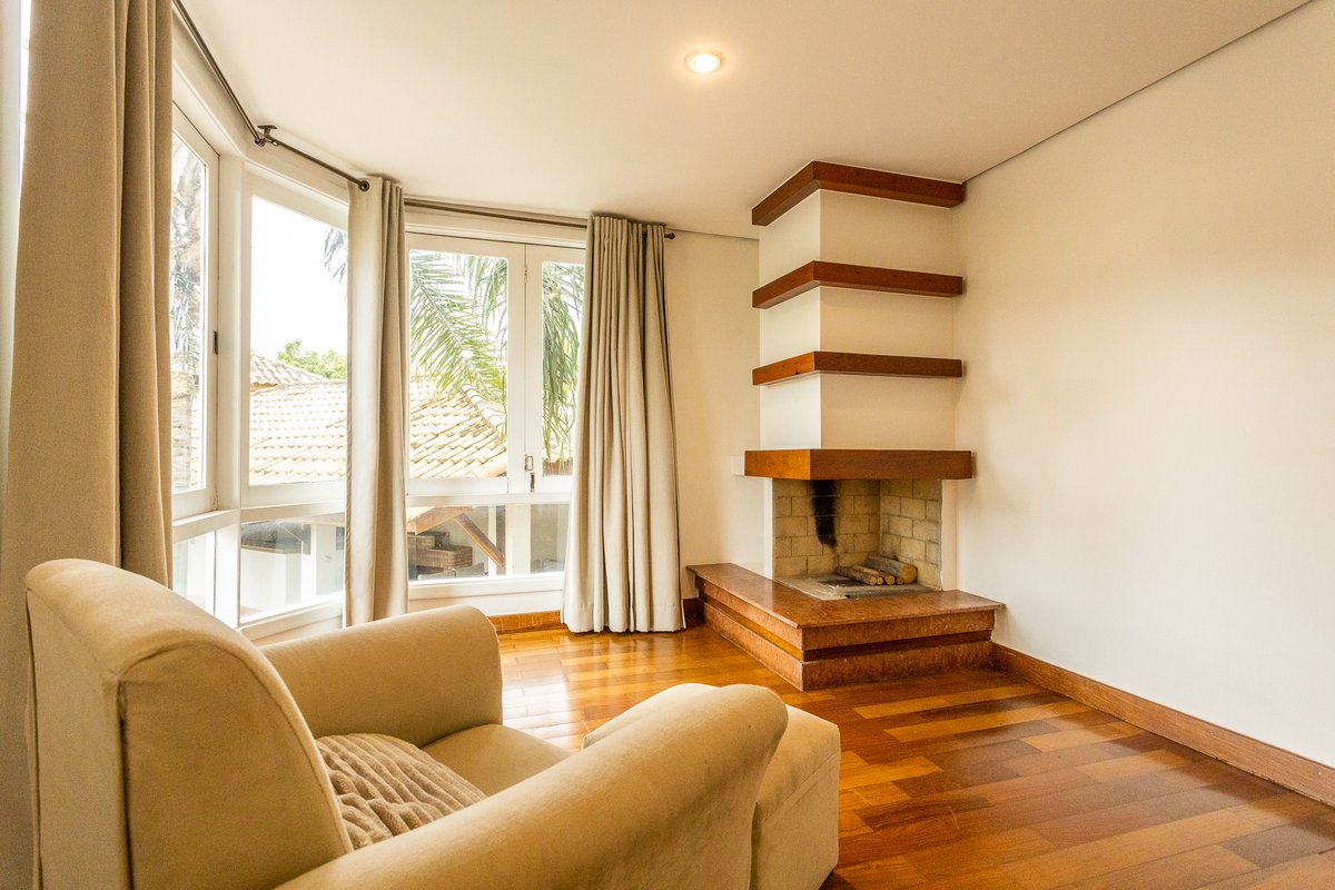 Foto 2 de Venda · Casa com 4 suítes