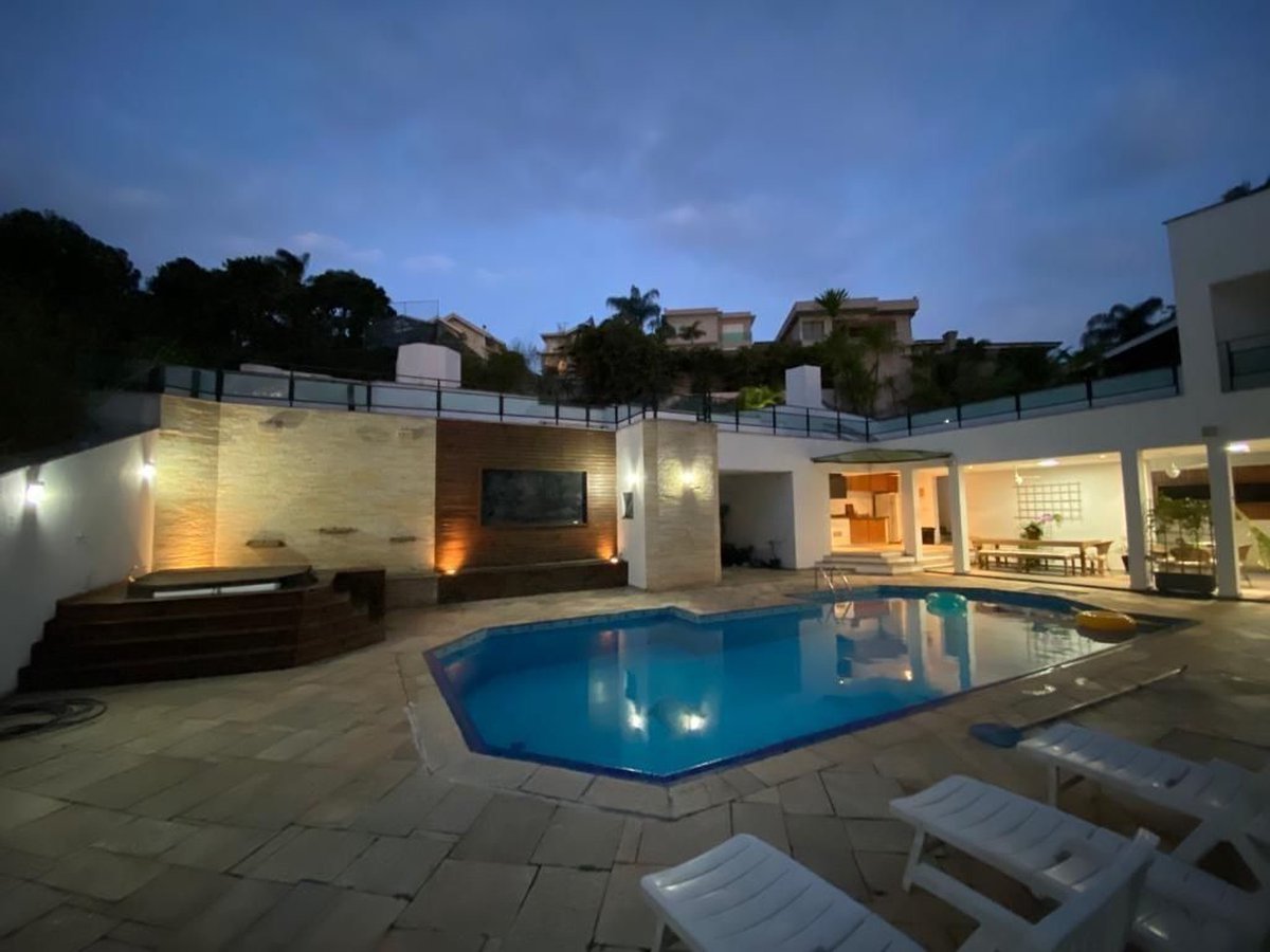 Foto 3 de Venda e Aluguel · Casa com 4 suítes