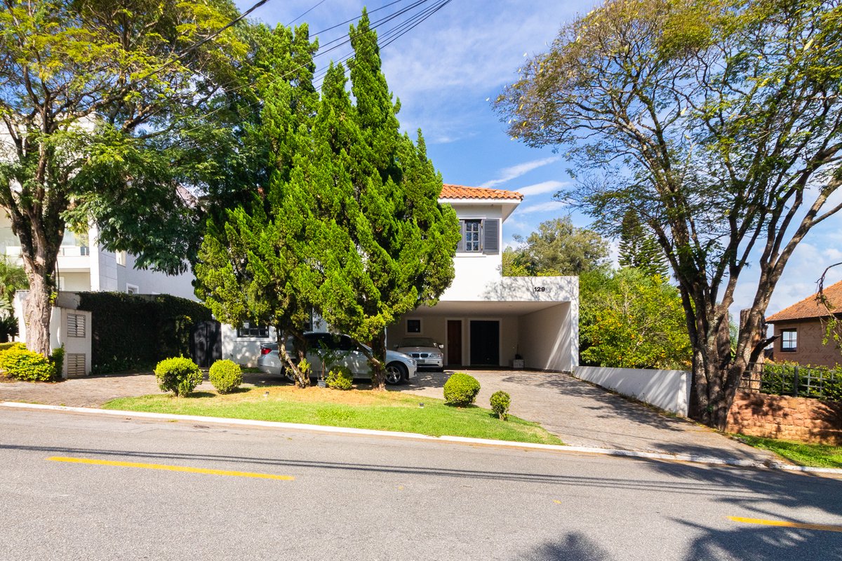 Foto 2 de Venda e Aluguel · Casa com 3 suítes